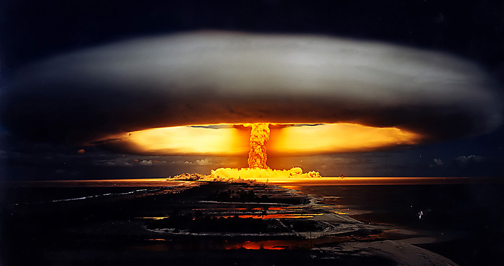 How Atomic and Hydrogen Bombs Work In 10 Minutes